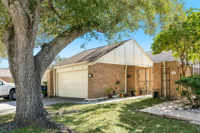 $2,600 | 1814 Veranda Drive, West Columbia, TX 77486