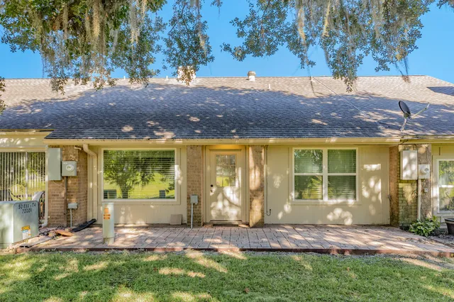 $2,600 | 1814 Veranda Drive, West Columbia, TX 77486