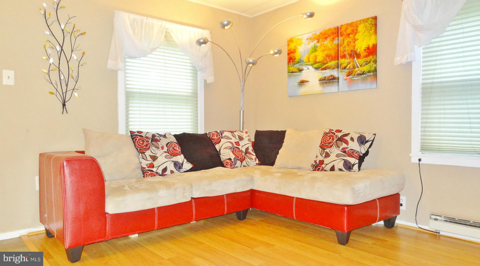 18 Ridge Road, Unit E Greenbelt, MD 20770 - Photo 4 of 15 Living Room
