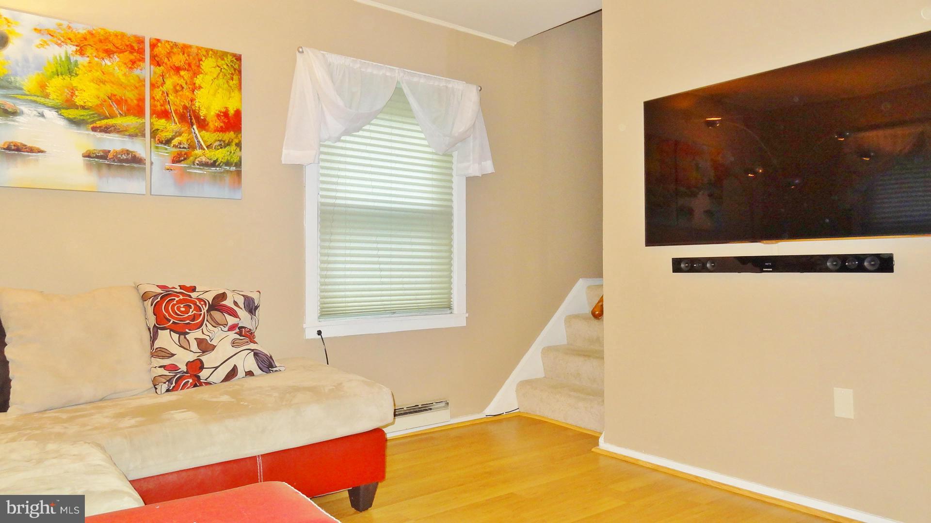 18 Ridge Road, Unit E Greenbelt, MD 20770 - Photo 9 of 15 Living Room