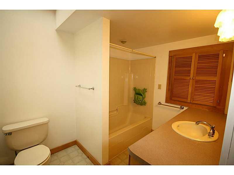 3 Carlisle Road Boothbay, ME 04537 - Photo 18 of 22 Bathroom. The second floor bathroom,...