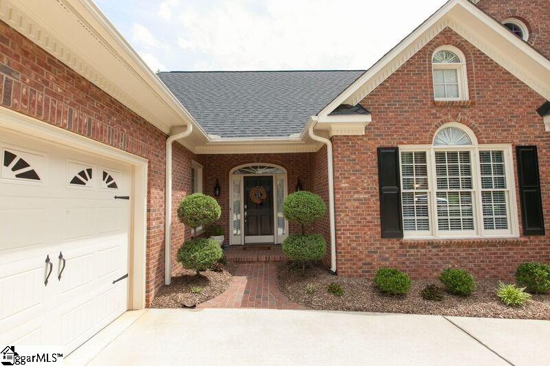 219 English Oak Road Simpsonville, SC 29681 - Photo 3 of 33 Gallery Image 3