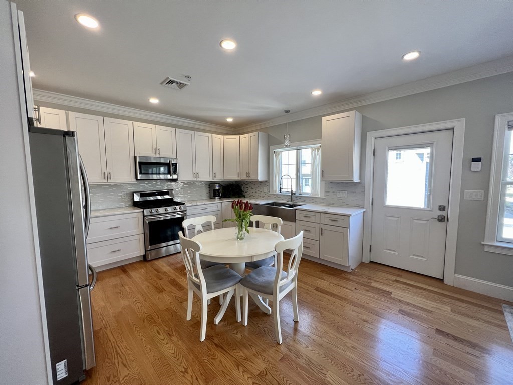 140 Main Street, Unit B Upton, MA 01568 - Photo 4 of 28