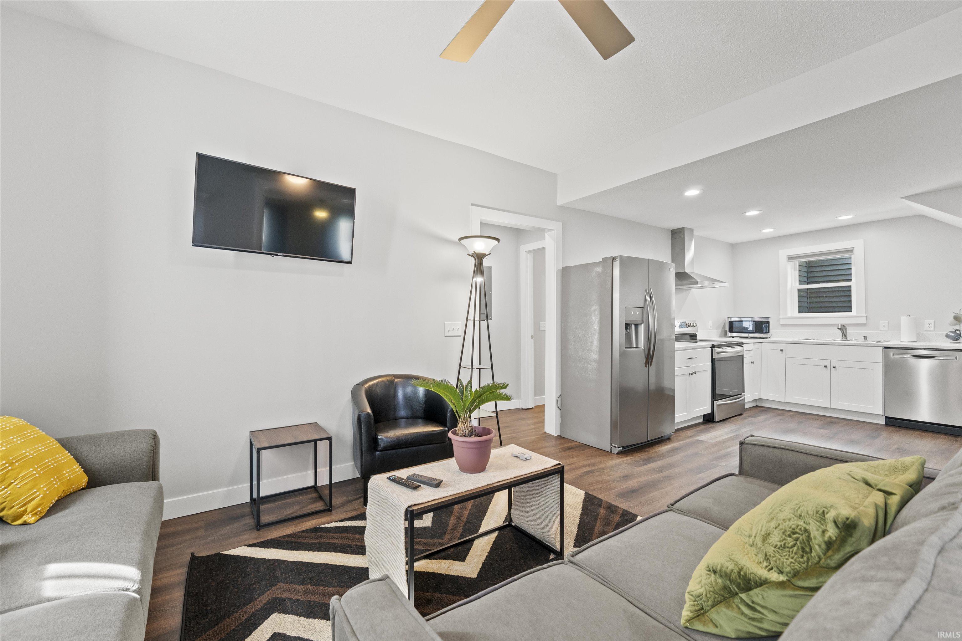 1206 Fairfield Avenue Fort Wayne, IN 46802 - Photo 5 of 36