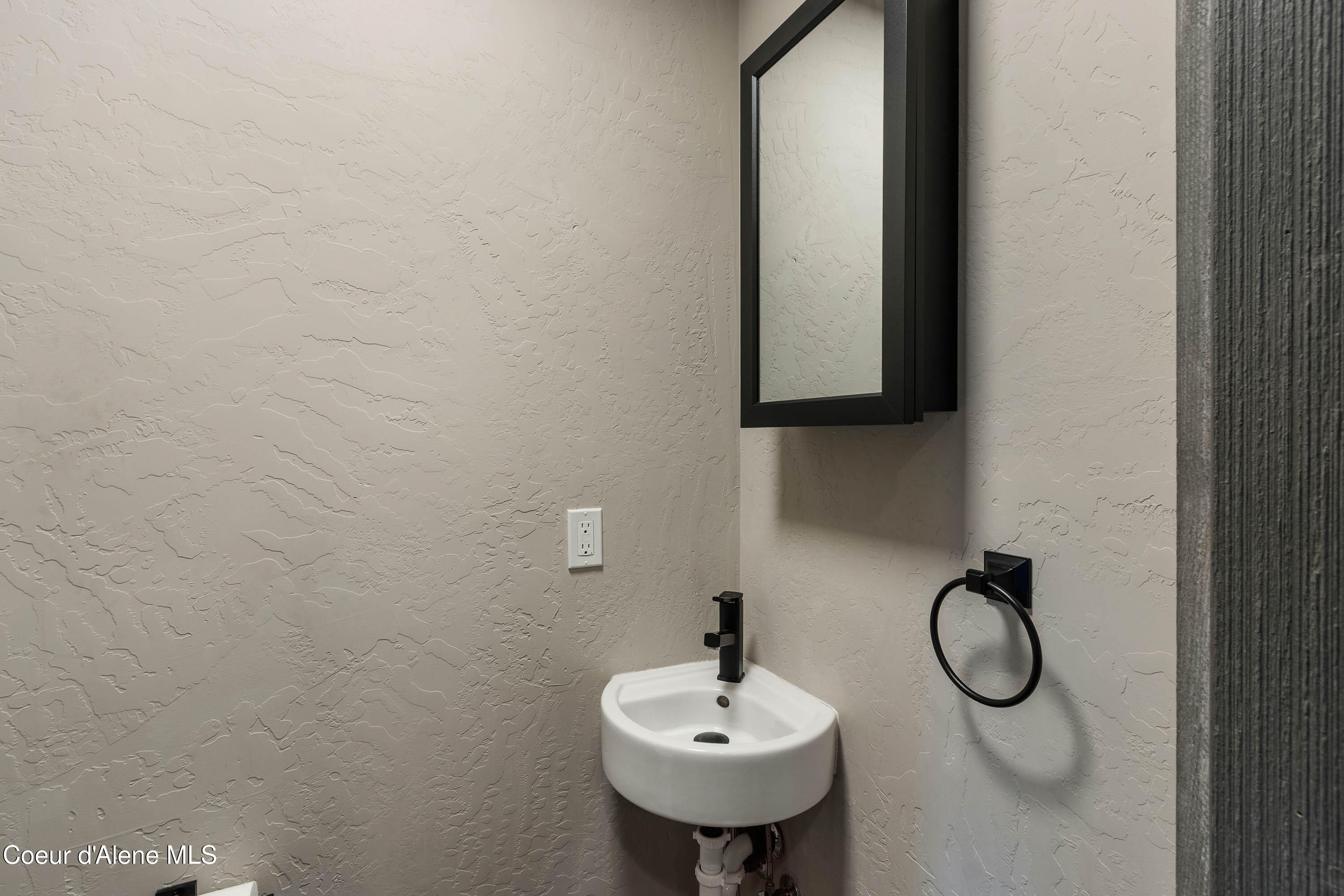 1107 Spruce Street Sandpoint, ID 83864 - Photo 11 of 25 IMG_2370