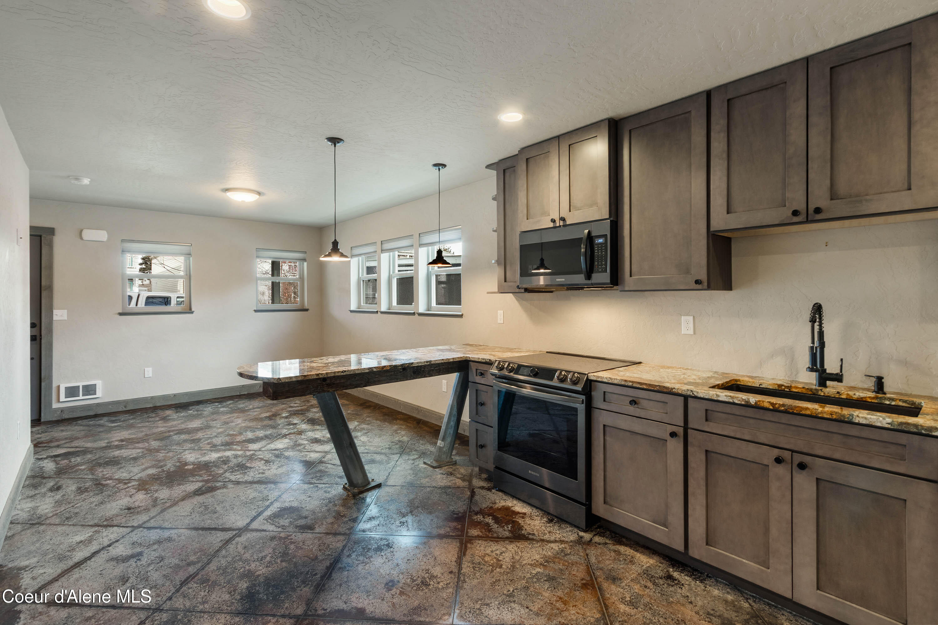 1107 Spruce Street Sandpoint, ID 83864 - Photo 6 of 25 .