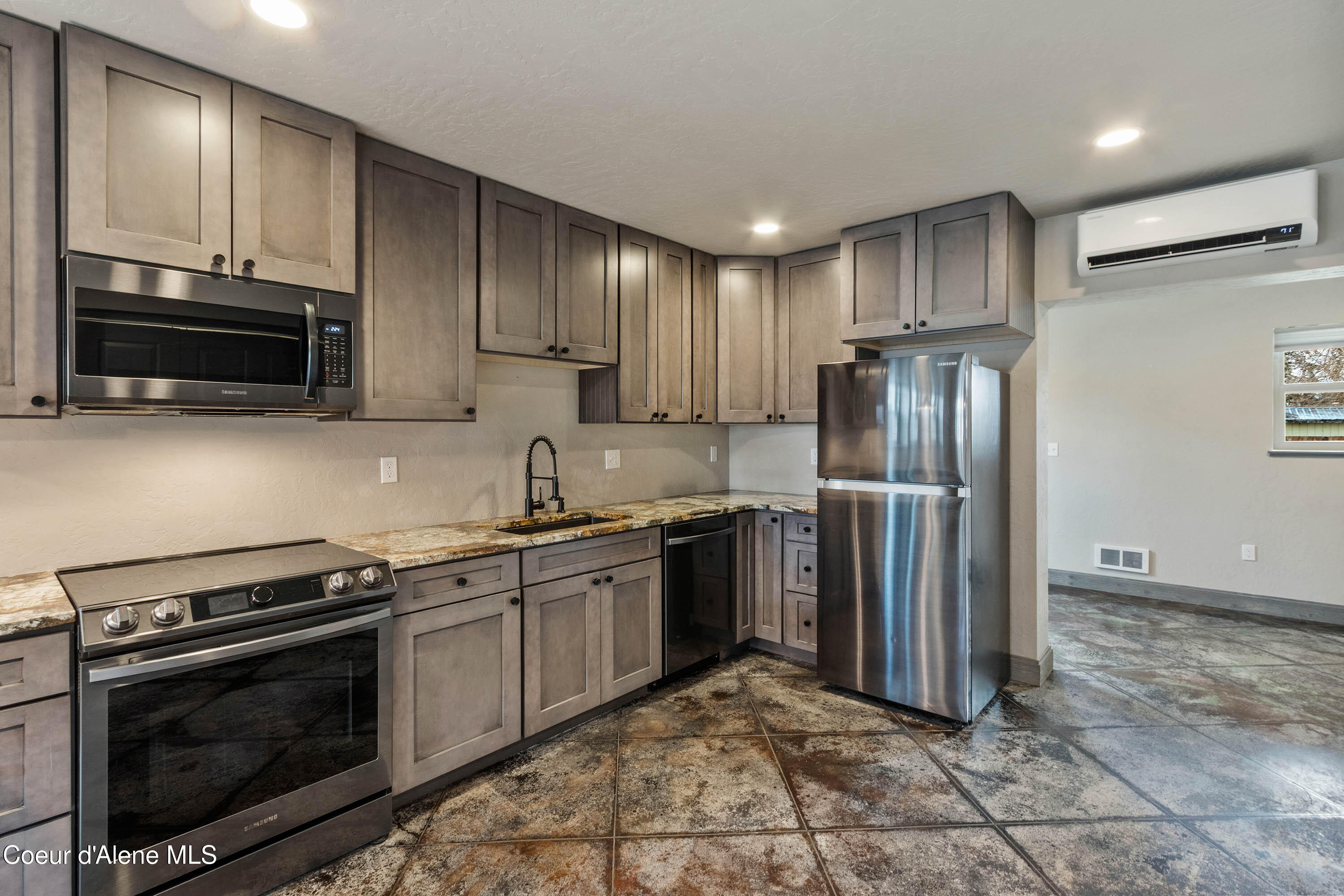1107 Spruce Street Sandpoint, ID 83864 - Photo 7 of 25 IMG_2351