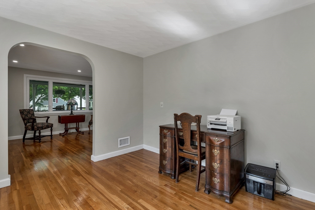 29 Trickett Road Lynnfield, MA 01940 - Photo 11 of 38