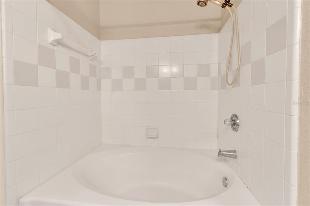 5541 Rosehill Road, Unit 202 Sarasota, FL 34233 - Photo 27 of 47