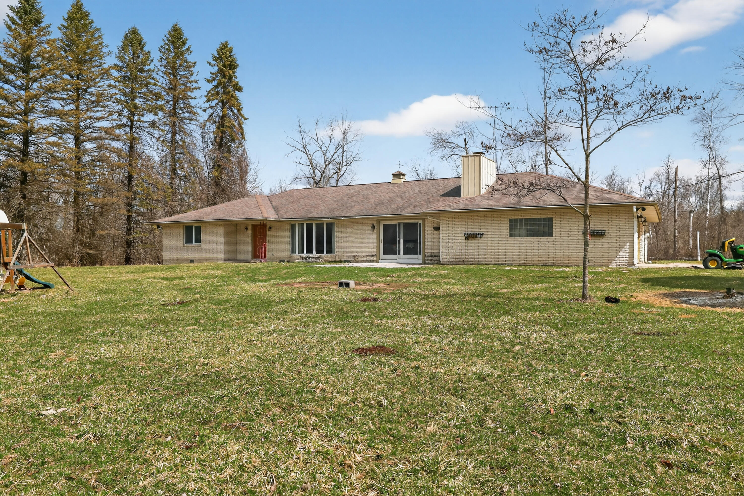 1724 Crawford Road Turner, MI 48765 - Photo 7 of 9 Front