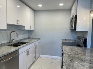 2032 Guildford East, Unit 2032B Boca Raton, FL 33434 - Photo 2 of 14 Kitchen 2