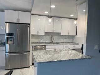 2032 Guildford East, Unit 2032B Boca Raton, FL 33434 - Photo 4 of 14 Kitchen