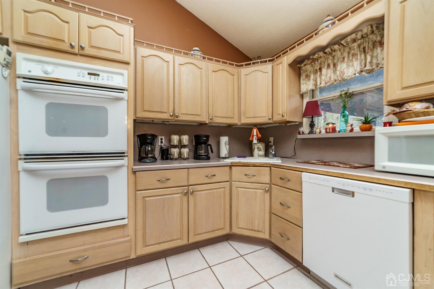 192 Old Forge Road Monroe Township, NJ 08831 - Photo 11 of 48 Gallery Image 11