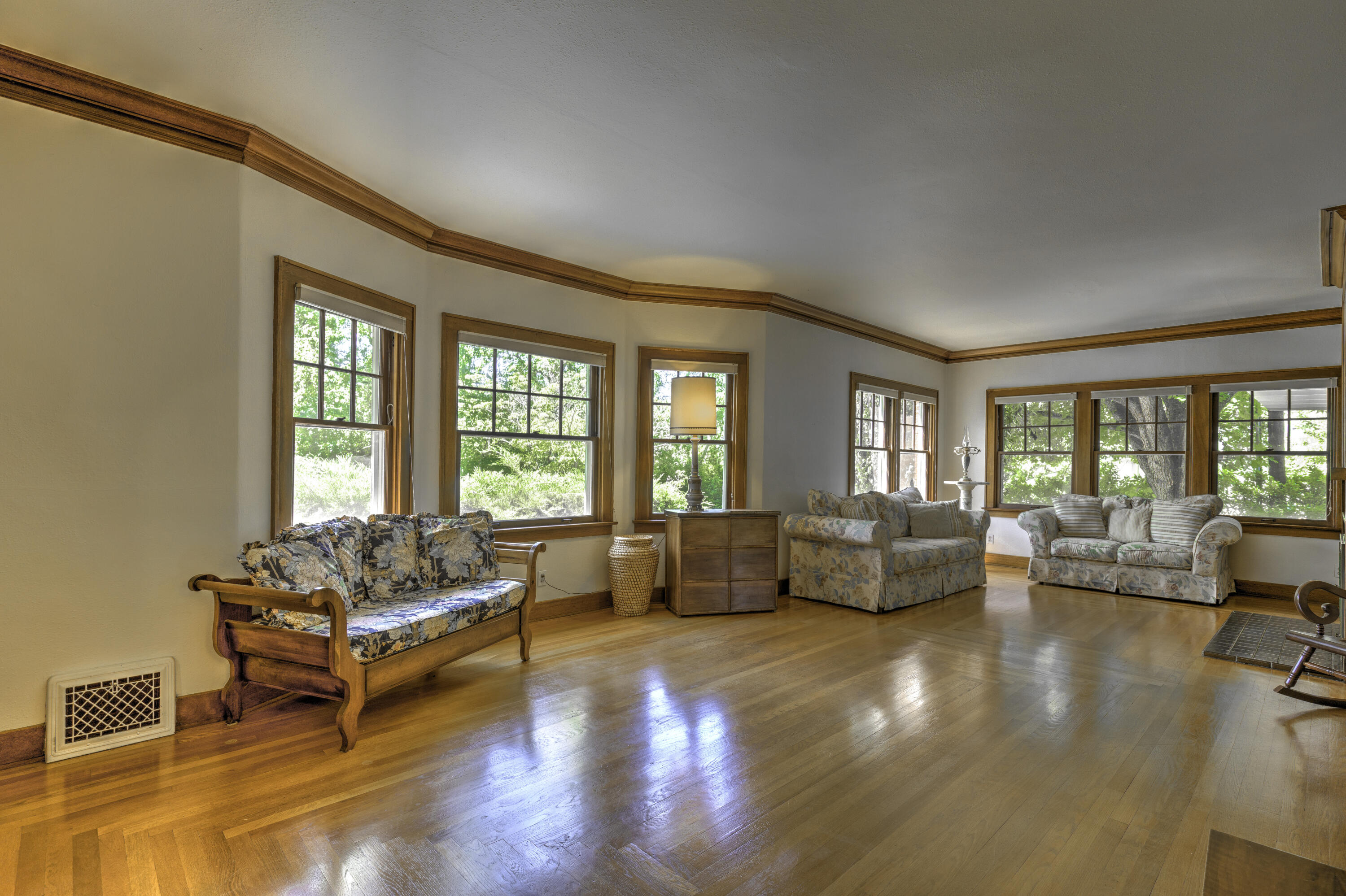 2419 Hillcrest Road Medford, OR 97504 - Photo 18 of 63 797A8906_07_08_09_10-Edit-Edit
