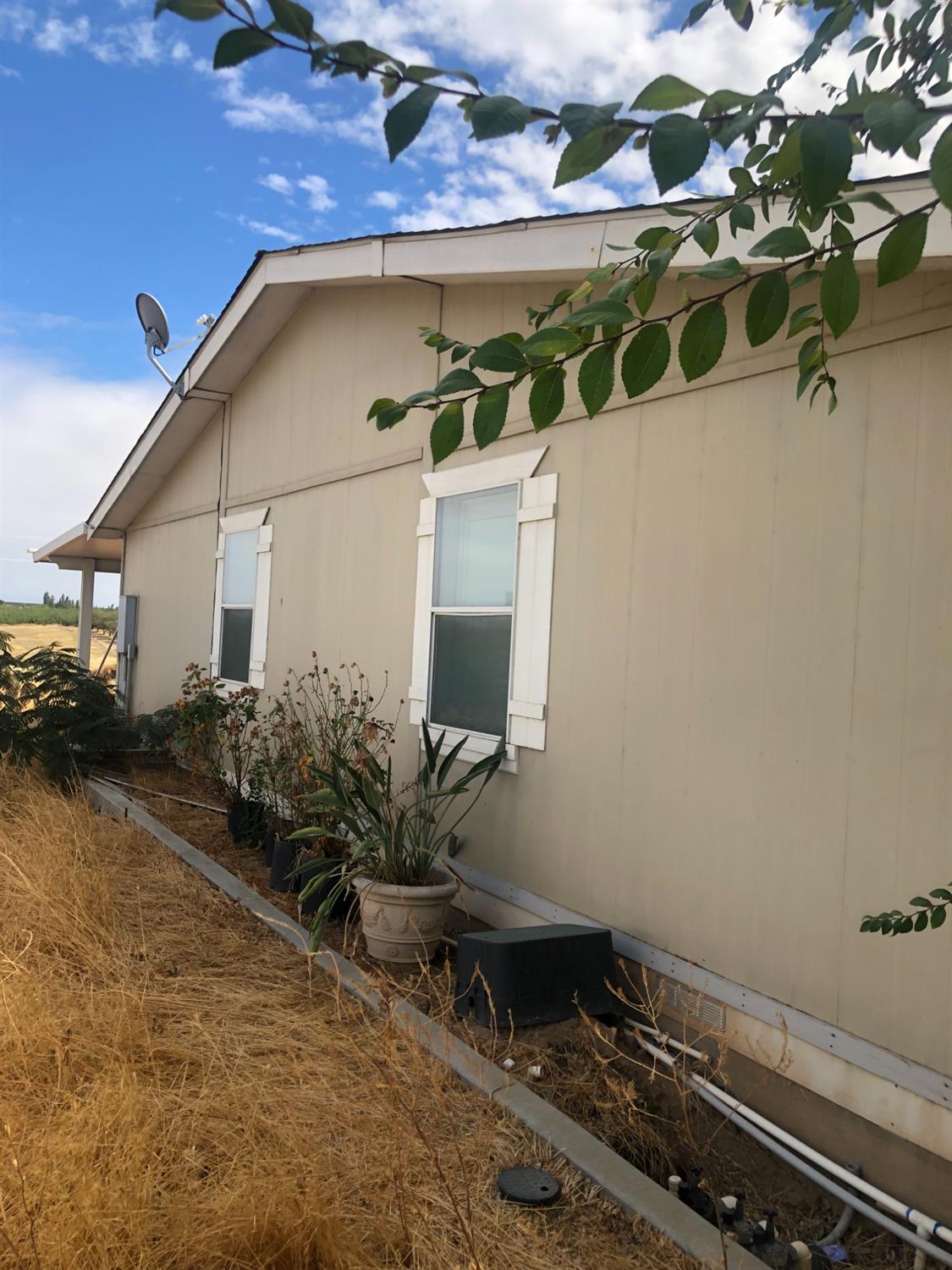 1313 South Stearns Road Oakdale, CA 95361 - Photo 21 of 57 a house with a yard