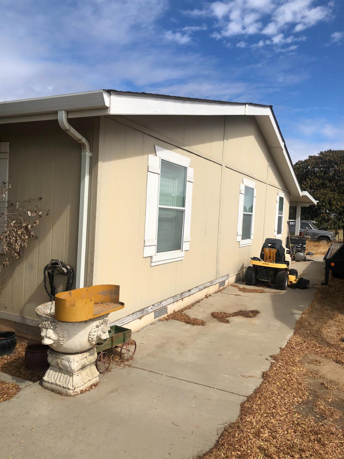 1313 South Stearns Road Oakdale, CA 95361 - Photo 25 of 57 a view of a patio with table and chairs near a barbeque