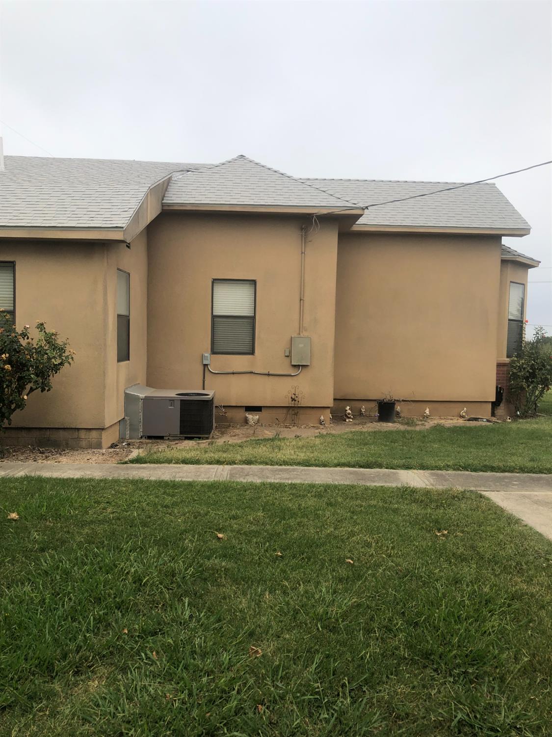 1313 South Stearns Road Oakdale, CA 95361 - Photo 10 of 57 a front view of house with garden