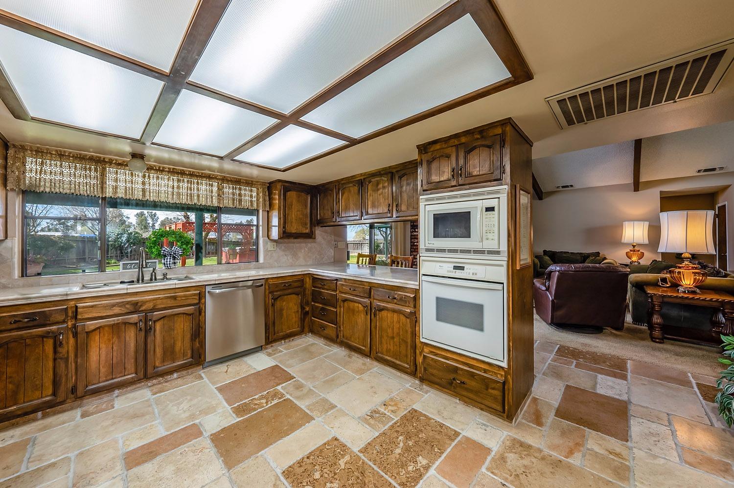 16298 Mark Road Madera, CA 93636 - Photo 15 of 42 Gallery Image 15