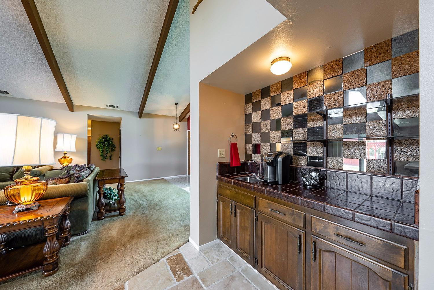 16298 Mark Road Madera, CA 93636 - Photo 9 of 42 Gallery Image 9
