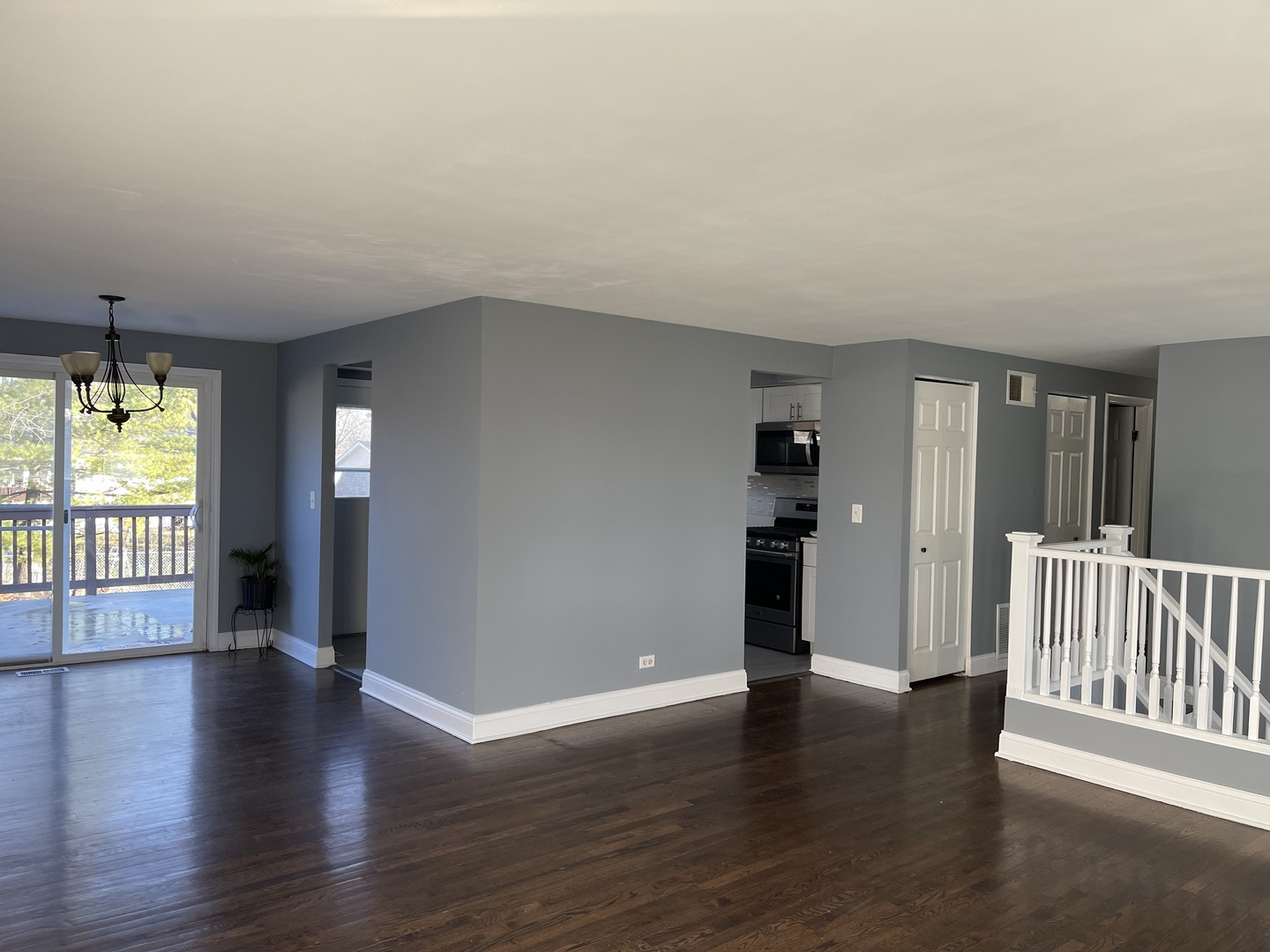 823 Springinsguth Road Schaumburg, IL 60193 - Photo 4 of 16 Gallery Image 4