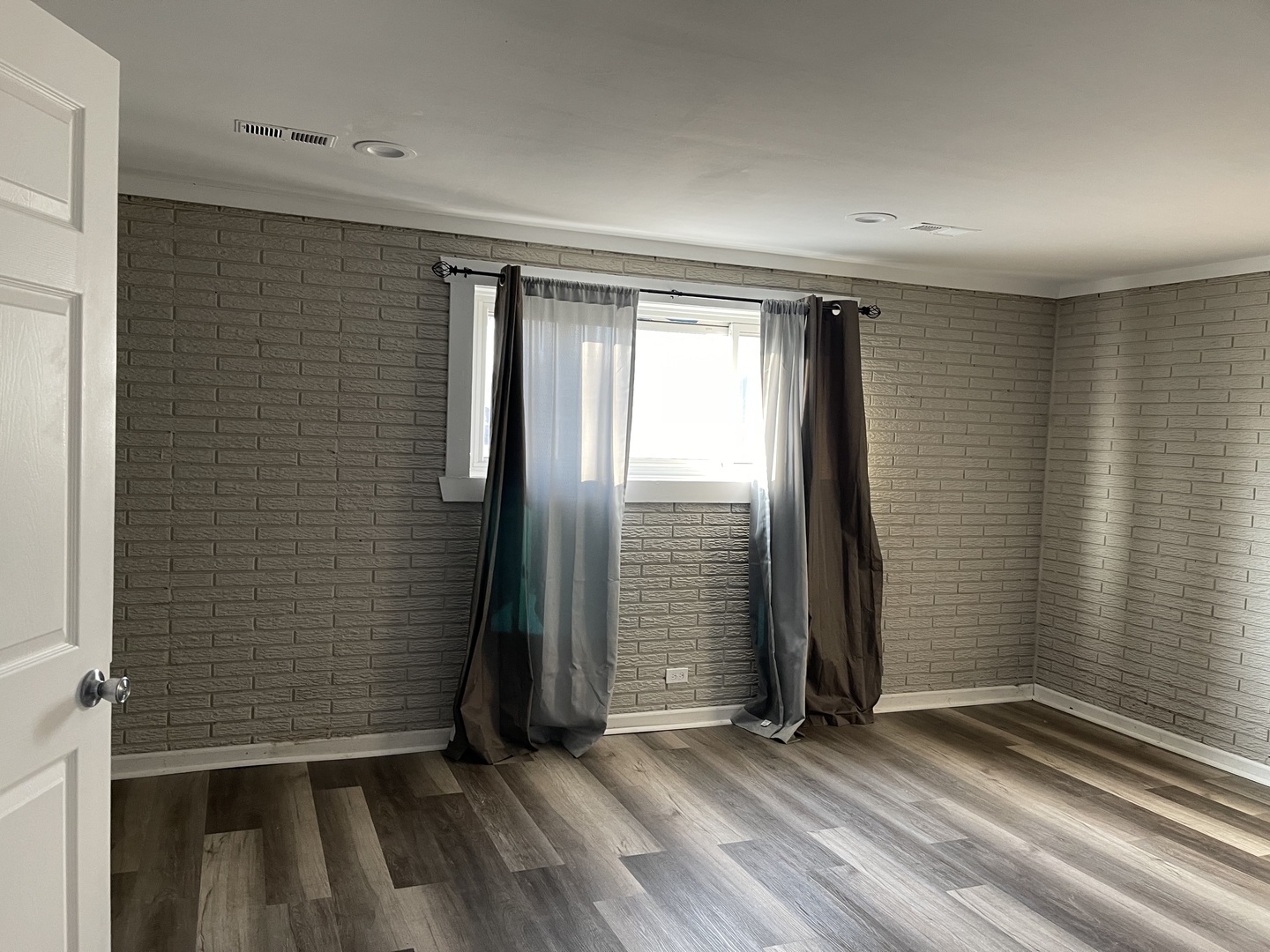 823 Springinsguth Road Schaumburg, IL 60193 - Photo 10 of 16 Gallery Image 10
