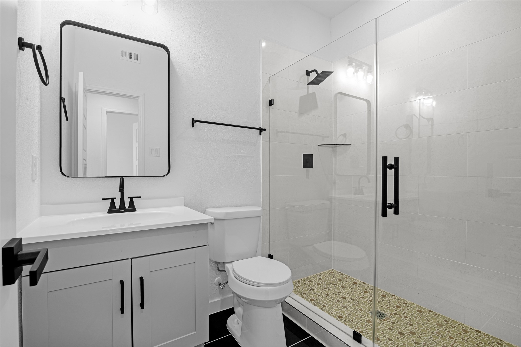 9708 Stedman Street, Unit A Houston, TX 77029 - Photo 15 of 18 A well-appointed secondary bathroom featuring modern finishes and a clean, refined design.