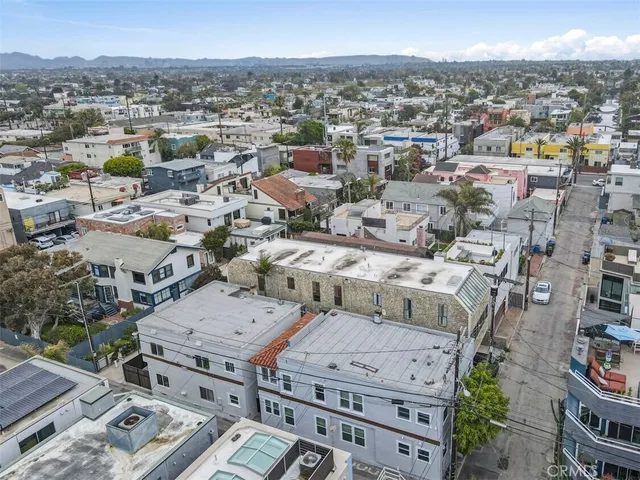 $1,699,000 | 12 1/2 25th Place, Unit 1 5, Venice, CA 90291