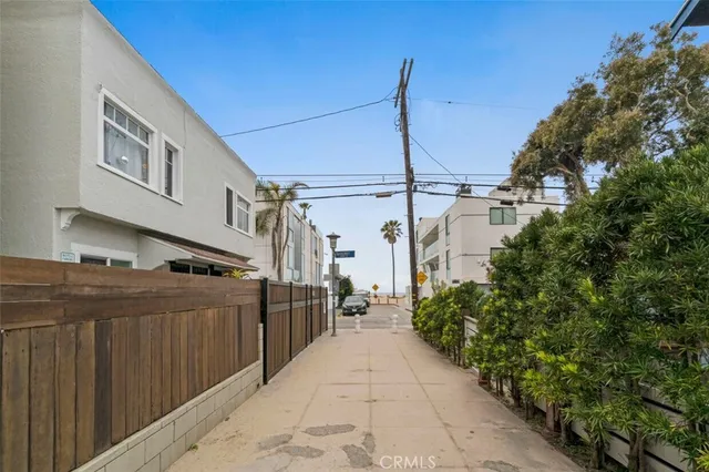 $1,699,000 | 12 1/2 25th Place, Unit 1 5, Venice, CA 90291