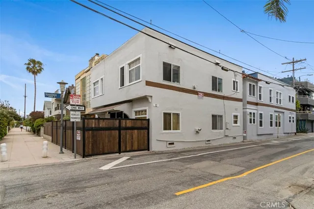 $1,699,000 | 12 1/2 25th Place, Unit 1 5, Venice, CA 90291