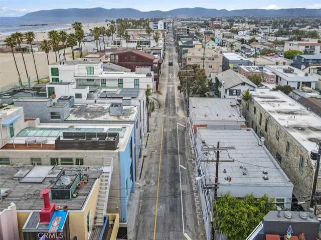 $1,699,000 | 12 1/2 25th Place, Unit 1 5, Venice, CA 90291