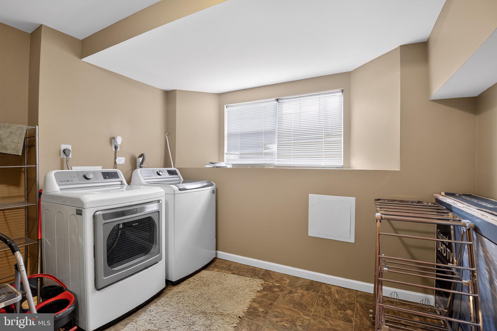 226 Finch Way Newark, DE 19702 - Photo 27 of 30 a utility room with dryer and washer