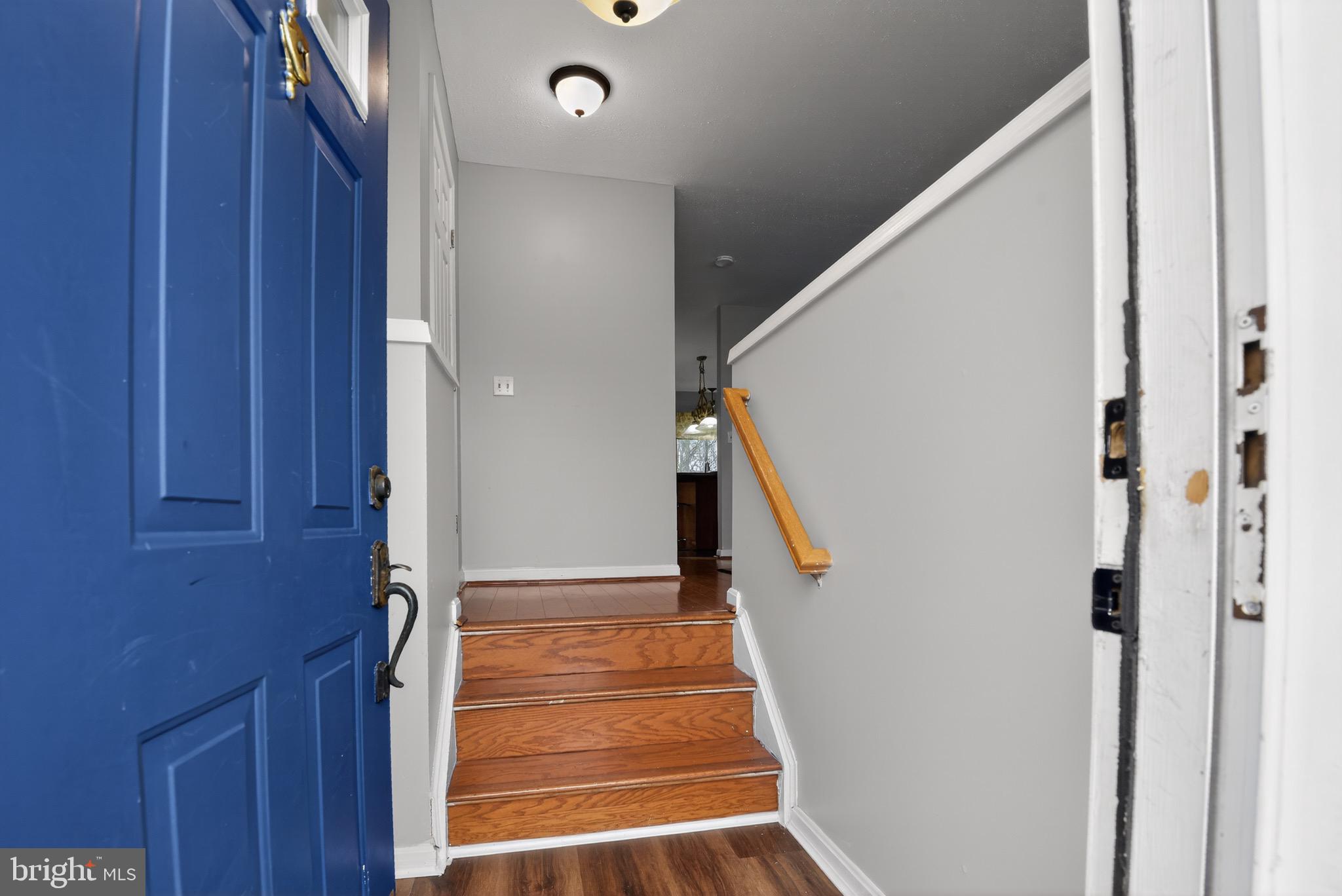 226 Finch Way Newark, DE 19702 - Photo 3 of 30 a view of entryway