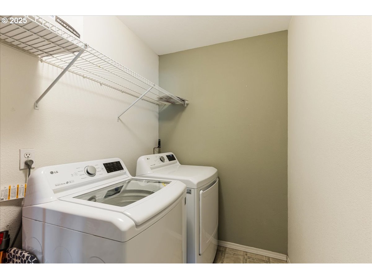 1807 North 8th Way Ridgefield, WA 98642 - Photo 31 of 44 a utility room with dryer and washer