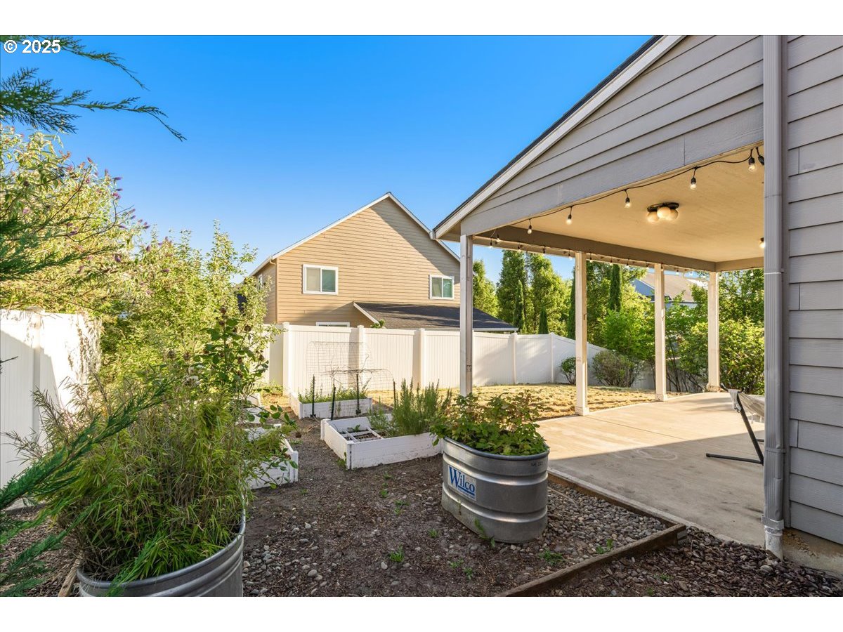 1807 North 8th Way Ridgefield, WA 98642 - Photo 35 of 44 a building outdoor space with patio furniture and potted plants