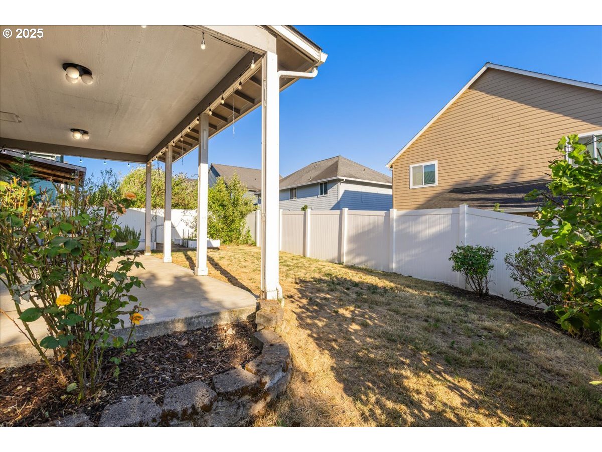 1807 North 8th Way Ridgefield, WA 98642 - Photo 40 of 44 a view of a house with a yard