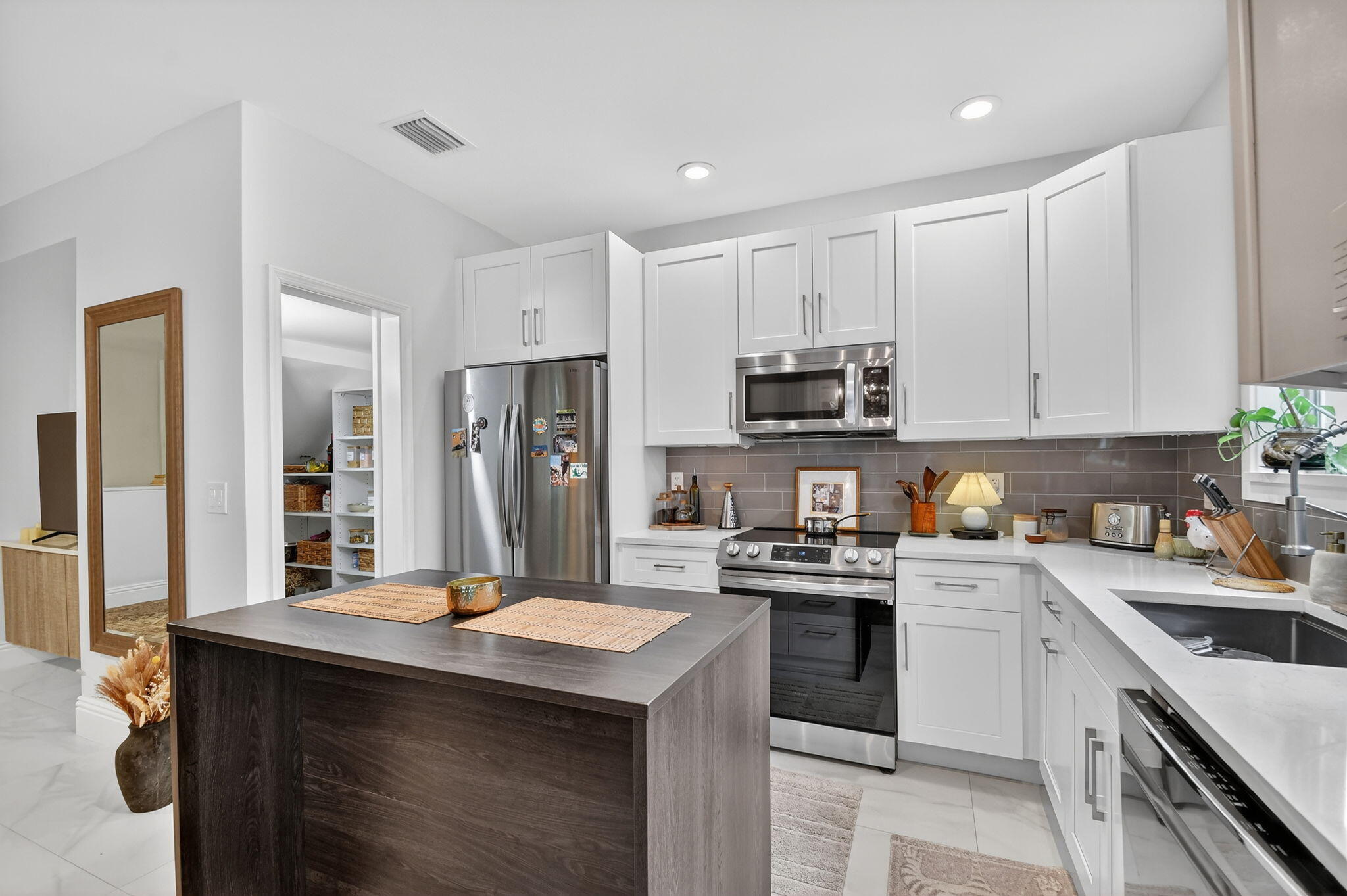 1814 Sonrisa Street Riviera Beach, FL 33404 - Photo 11 of 43 14-web-or-mls-DSC_4126