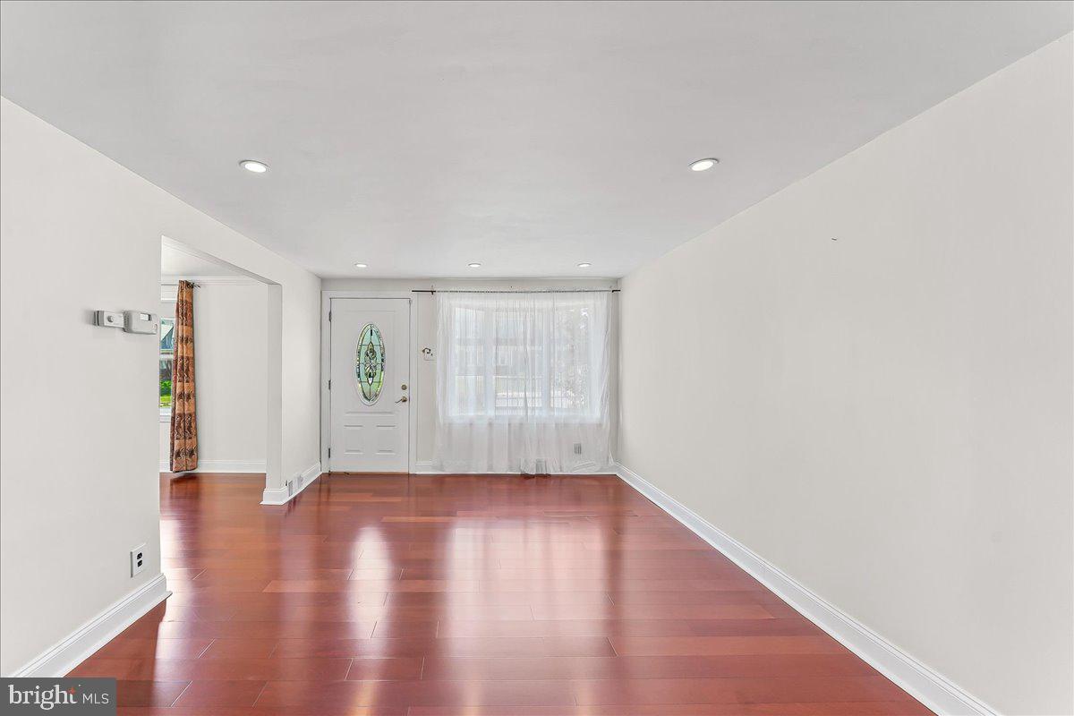 755 Braxton Road Ridley Park, PA 19078 - Photo 2 of 27 Living room