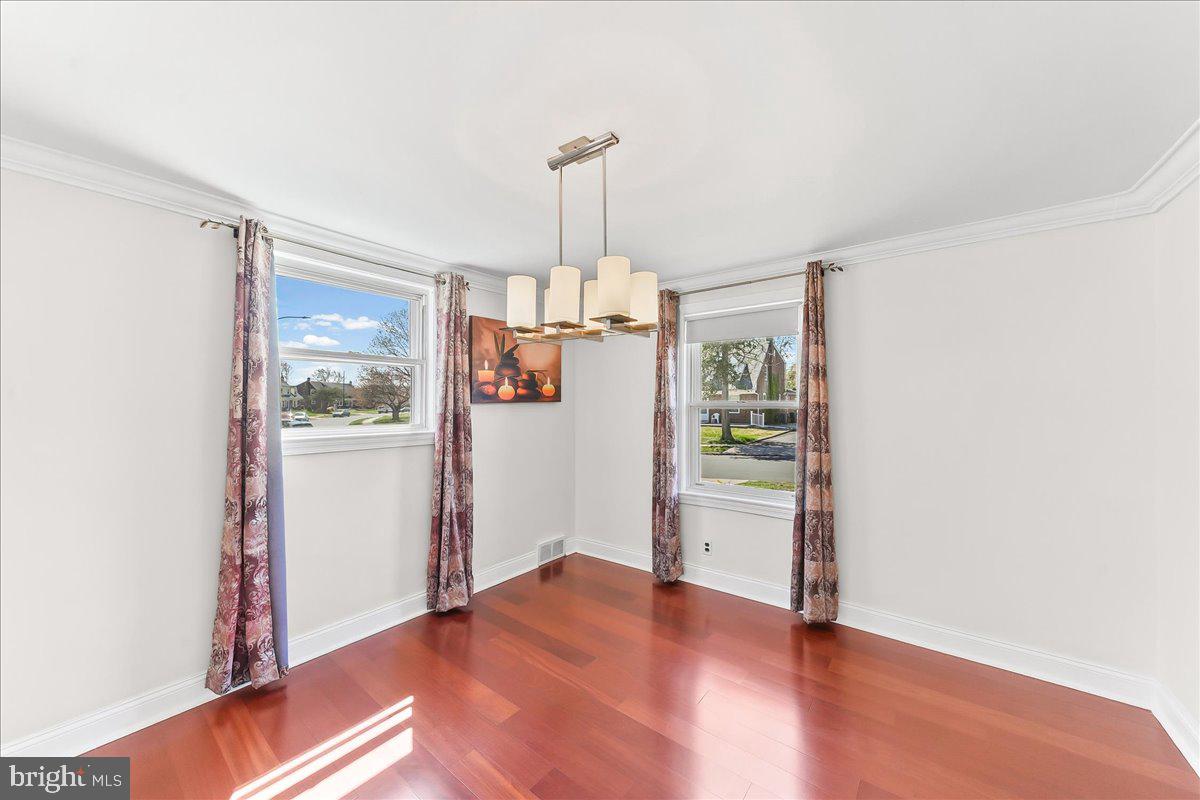 755 Braxton Road Ridley Park, PA 19078 - Photo 7 of 27 Bright and airy dining space awaits.