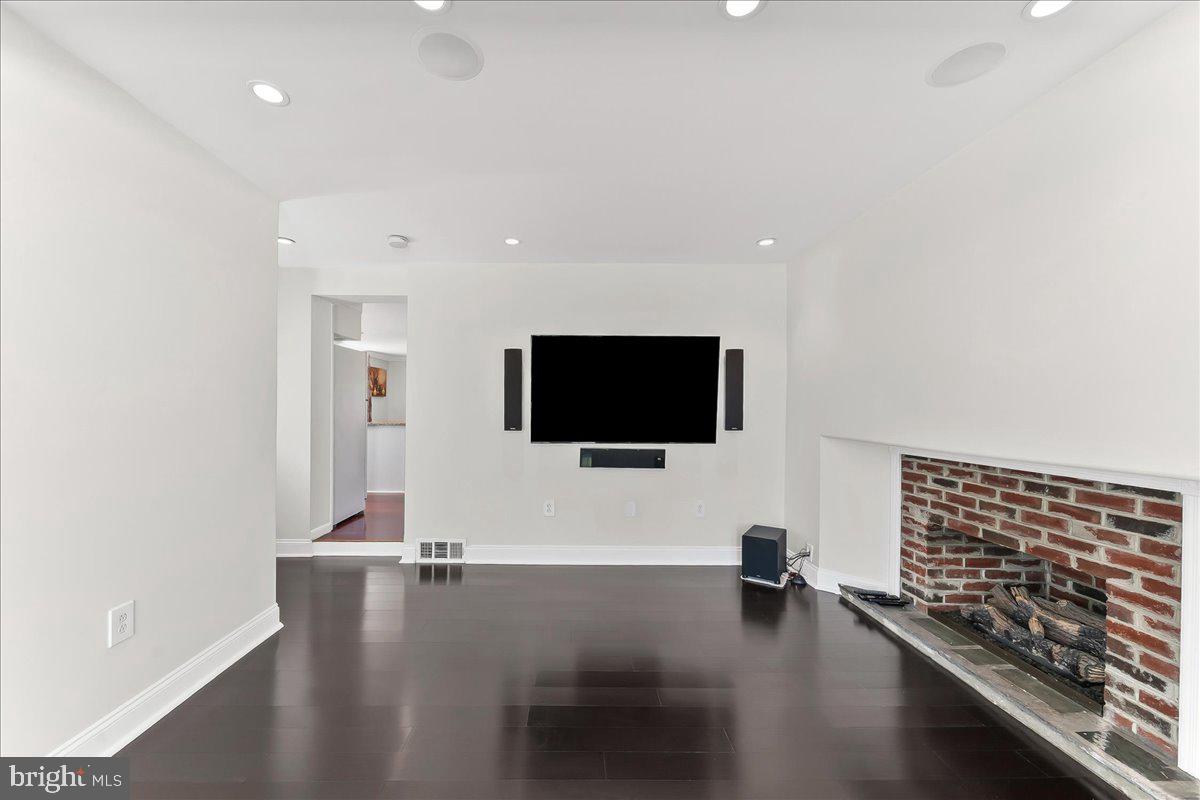 755 Braxton Road Ridley Park, PA 19078 - Photo 10 of 27 Modern living space with sleek design.