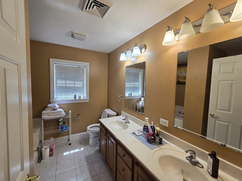 4 Panarelli Way Webster, MA 01570 - Photo 27 of 39