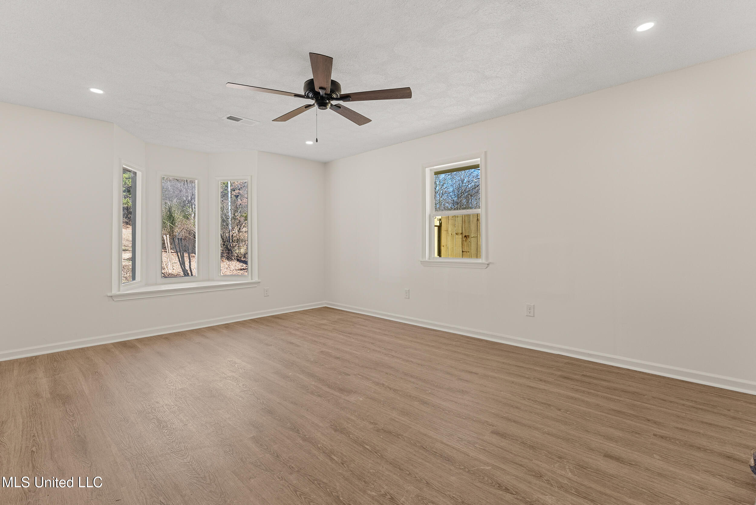 10140 College Road Olive Branch, MS 38654 - Photo 5 of 20 10140 college rd-interior-01