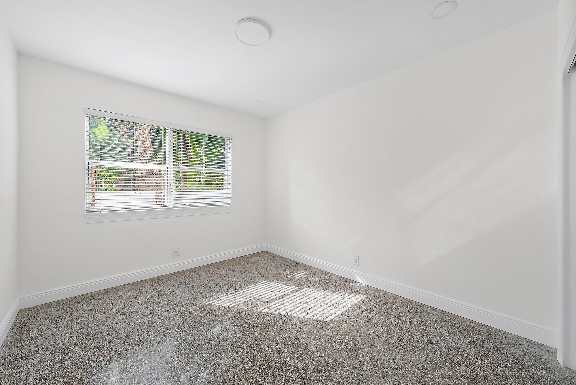 3808 Broadway Avenue West Palm Beach, FL 33407 - Photo 24 of 34 an empty room with a window