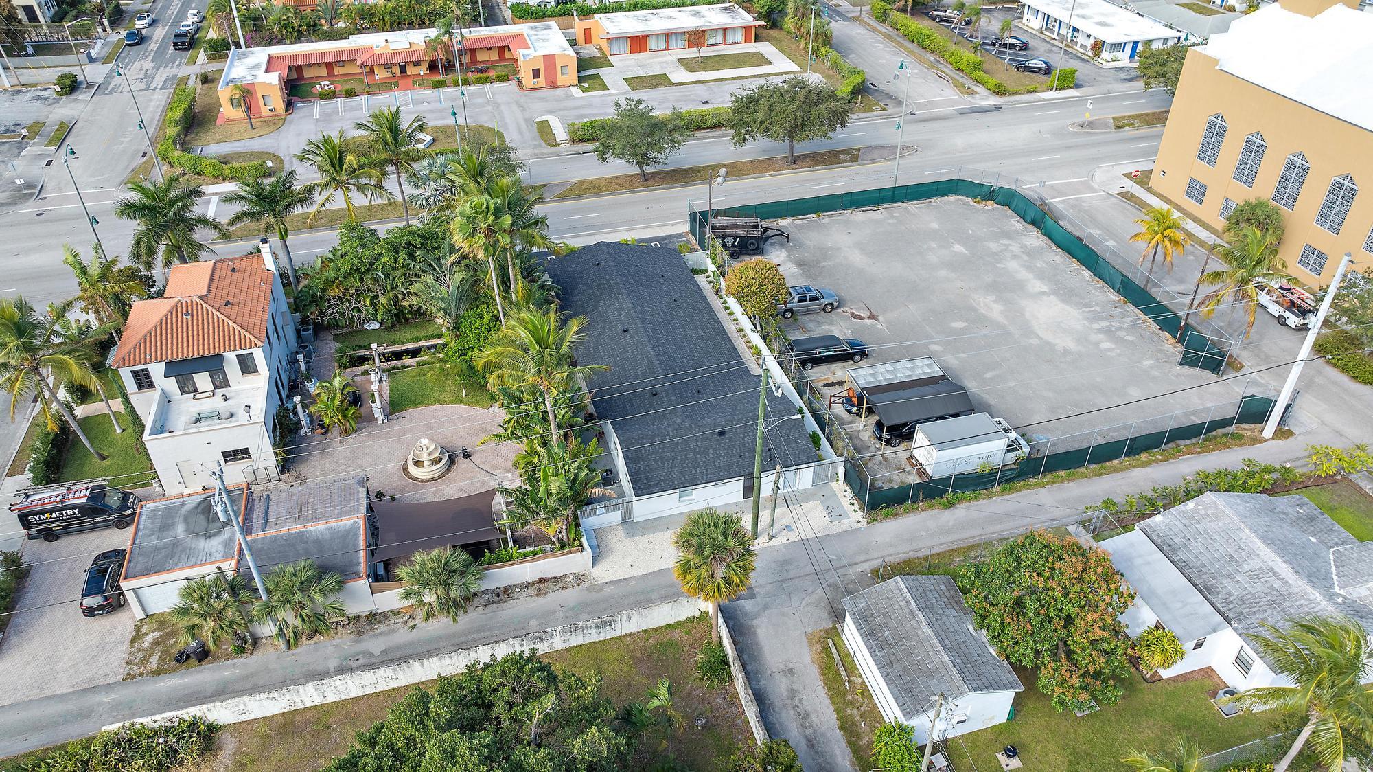 3808 Broadway Avenue West Palm Beach, FL 33407 - Photo 28 of 34 an aerial view of a house with outdoor space