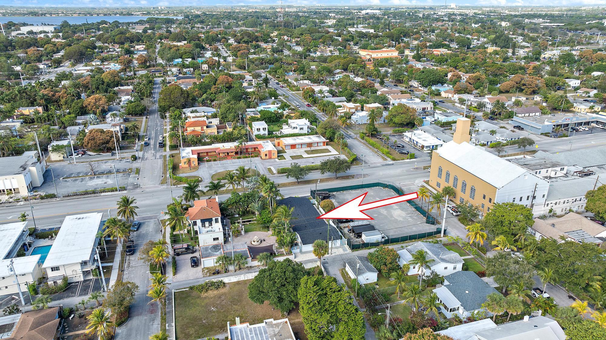 3808 Broadway Avenue West Palm Beach, FL 33407 - Photo 29 of 34 an aerial view of residential houses with outdoor space