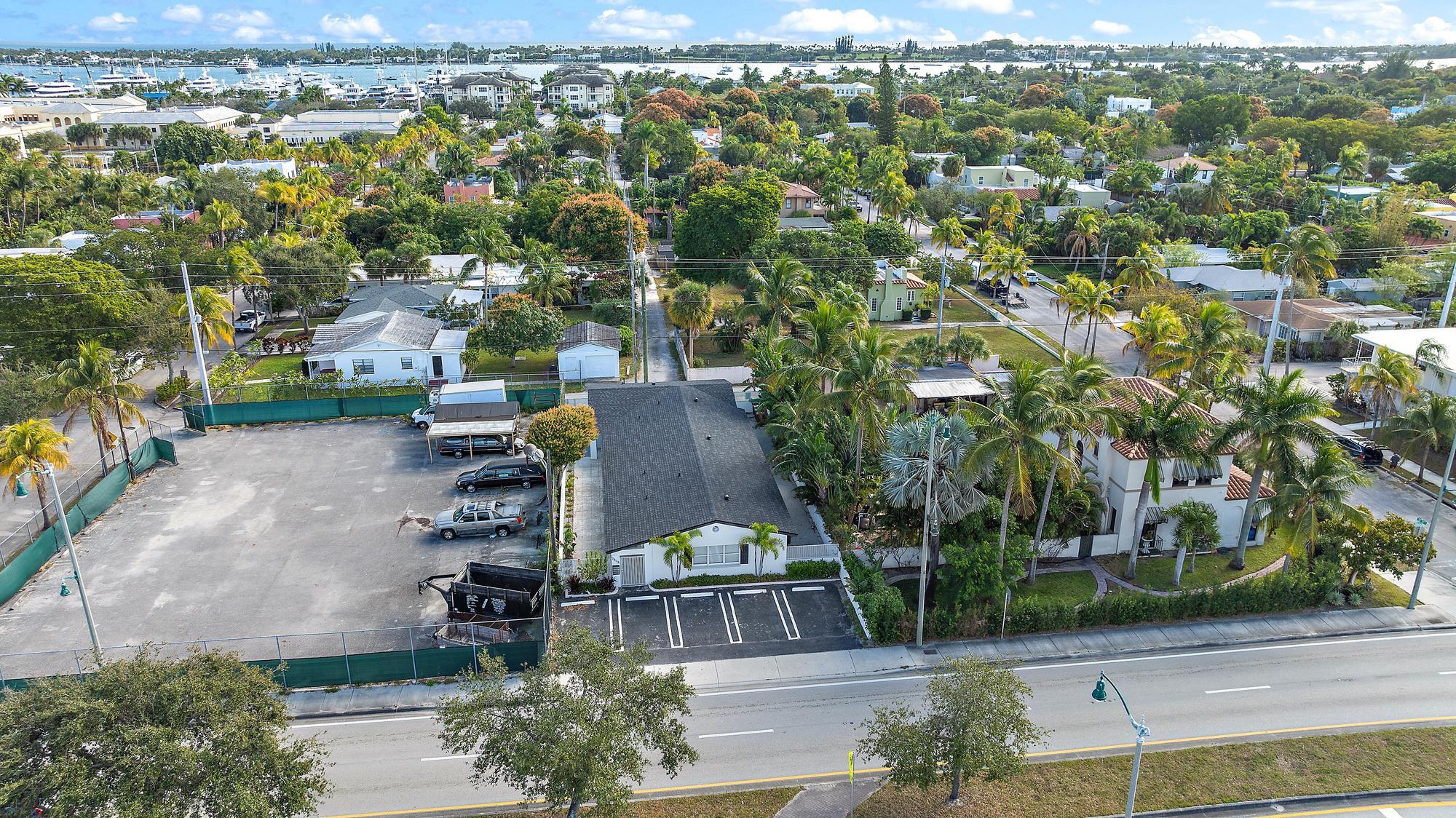 3808 Broadway Avenue West Palm Beach, FL 33407 - Photo 33 of 34 an aerial view of a house with a garden
