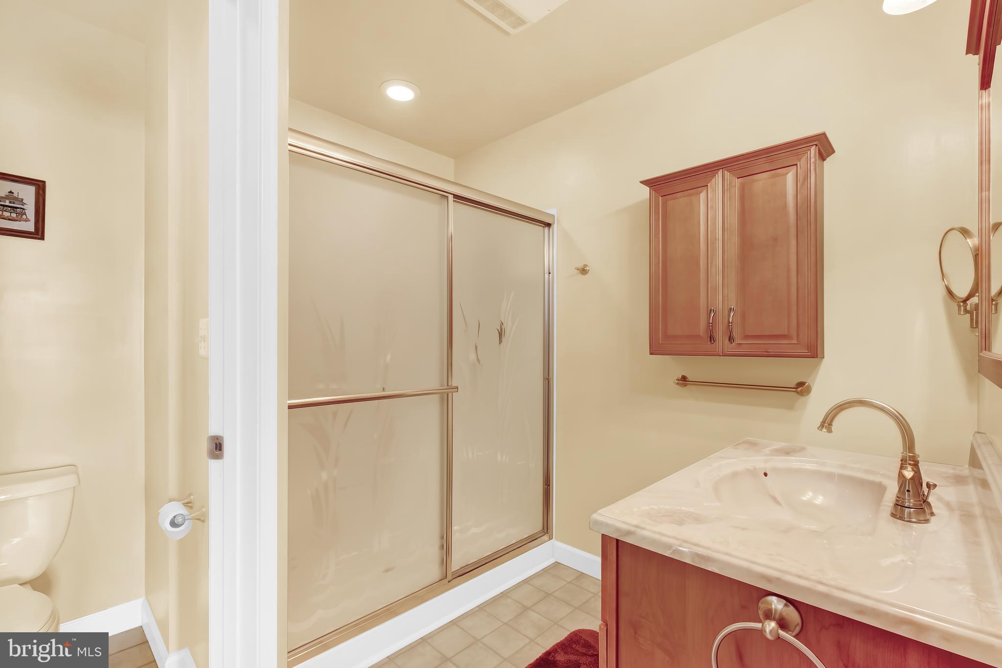 4218 Lynhurst Road Baltimore, MD 21222 - Photo 20 of 27 upper level full bath