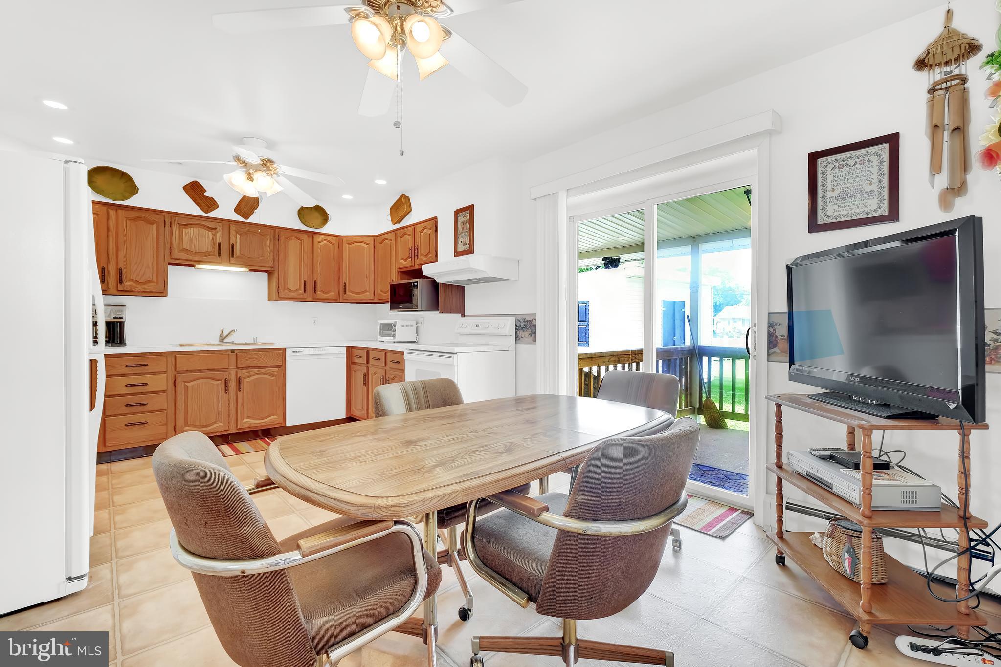 4218 Lynhurst Road Baltimore, MD 21222 - Photo 5 of 27 kitchen