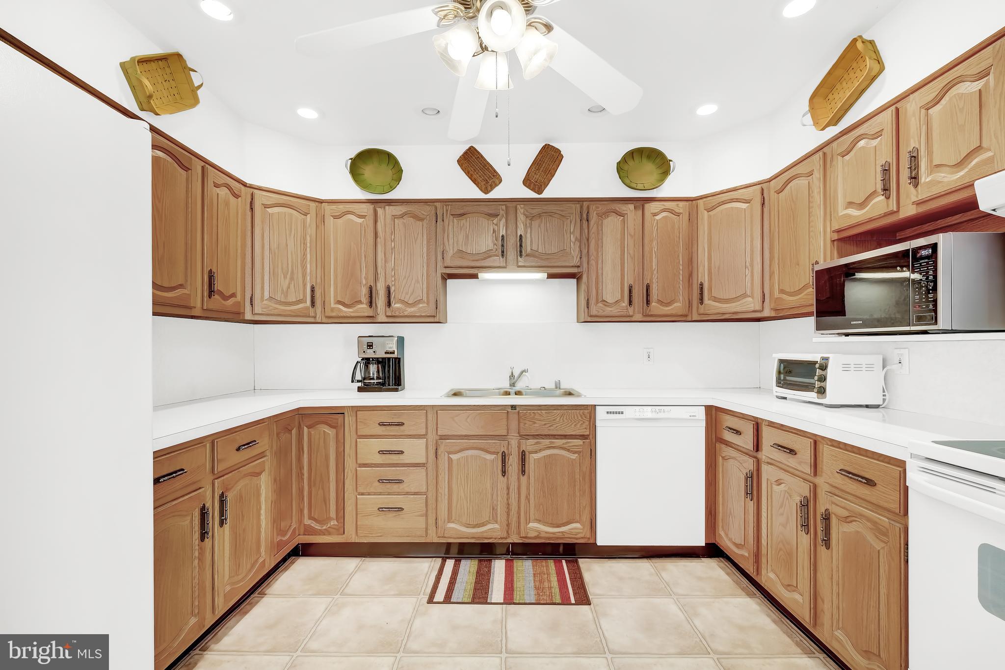 4218 Lynhurst Road Baltimore, MD 21222 - Photo 7 of 27 kitchen