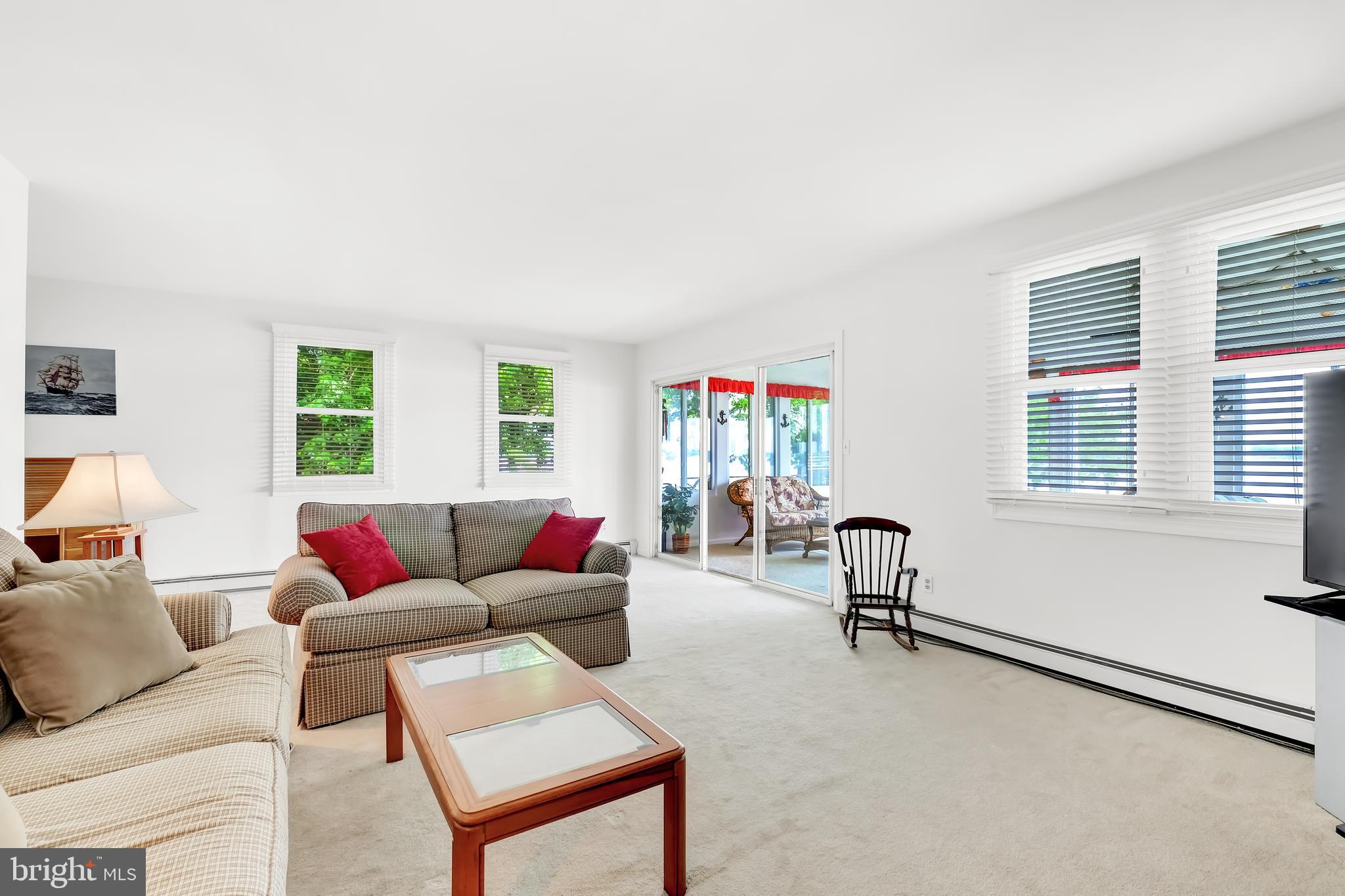 4218 Lynhurst Road Baltimore, MD 21222 - Photo 9 of 27 living room