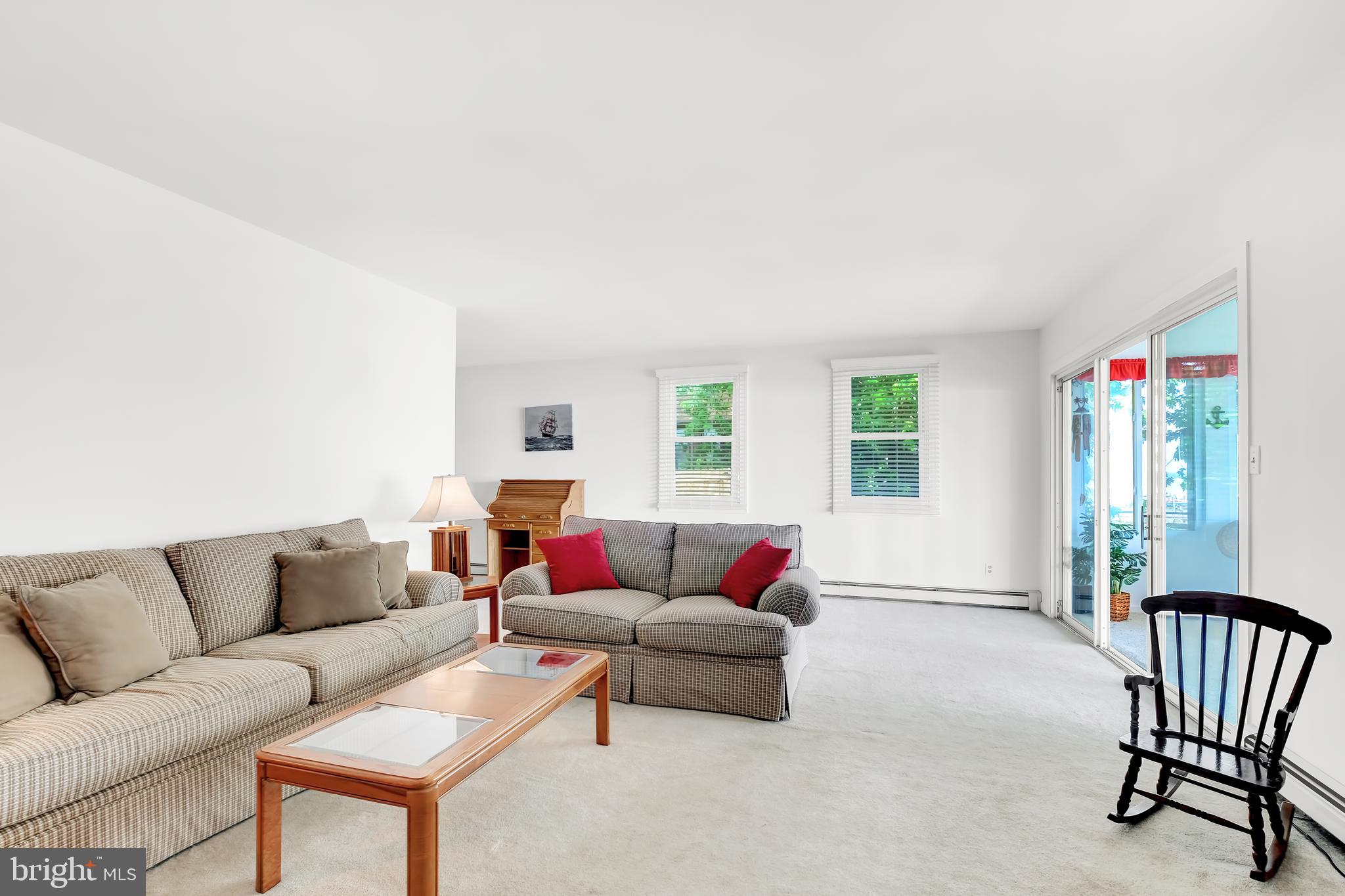 4218 Lynhurst Road Baltimore, MD 21222 - Photo 10 of 27 living room